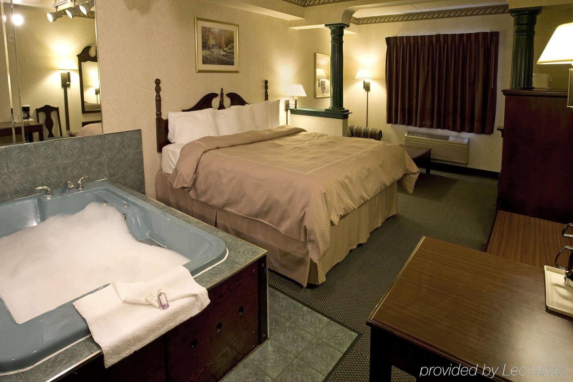 Comfort Suites Downtown Windsor Exterior foto