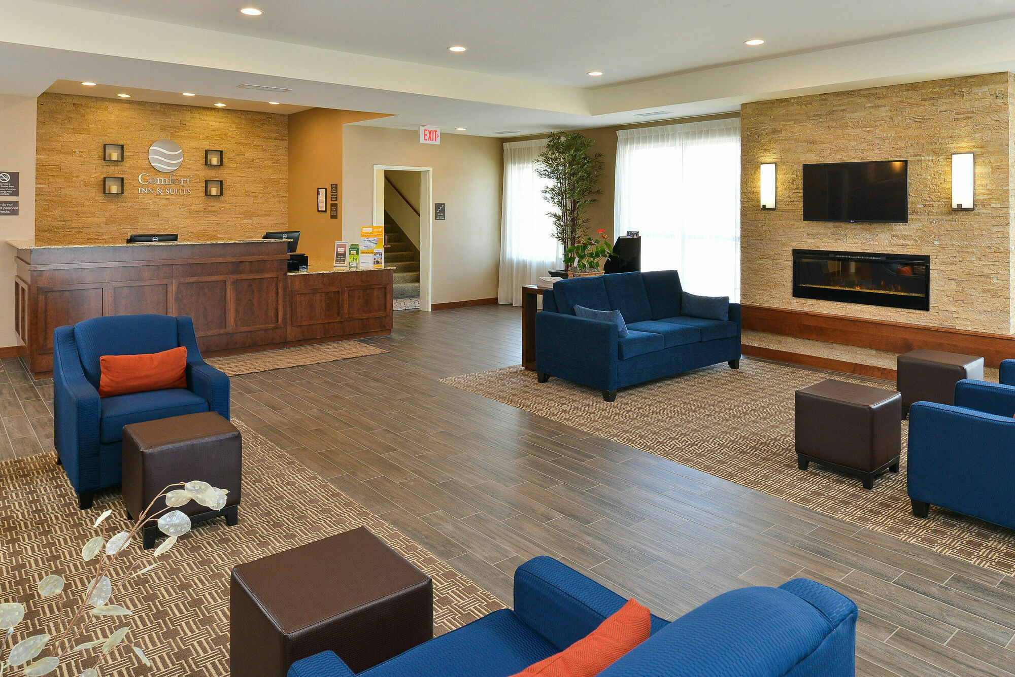 Comfort Suites Downtown Windsor Exterior foto